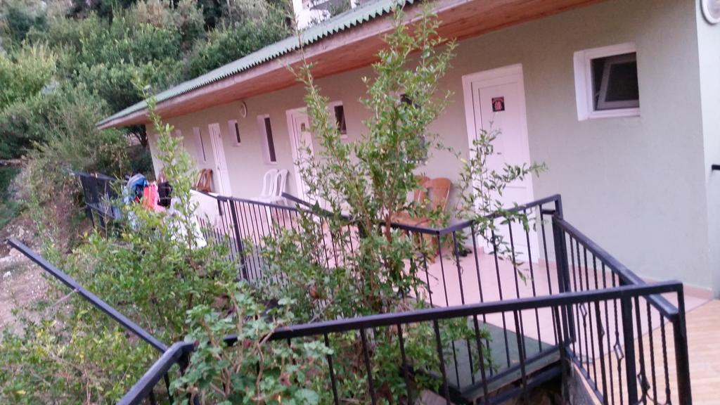 George House Acomodação com café da manhã Faralya Exterior foto